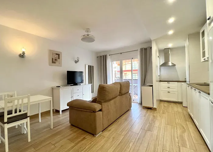 Urban Bay Center & * 丰希罗拉