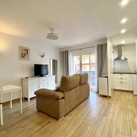 Urban Bay Center & * Fuengirola